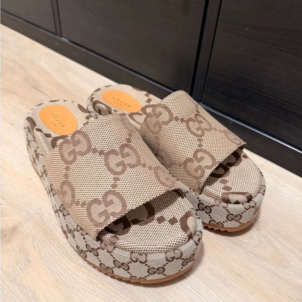Gucci Beige Canvas GG Platform Slide Sandals - Picture 1 of 4
